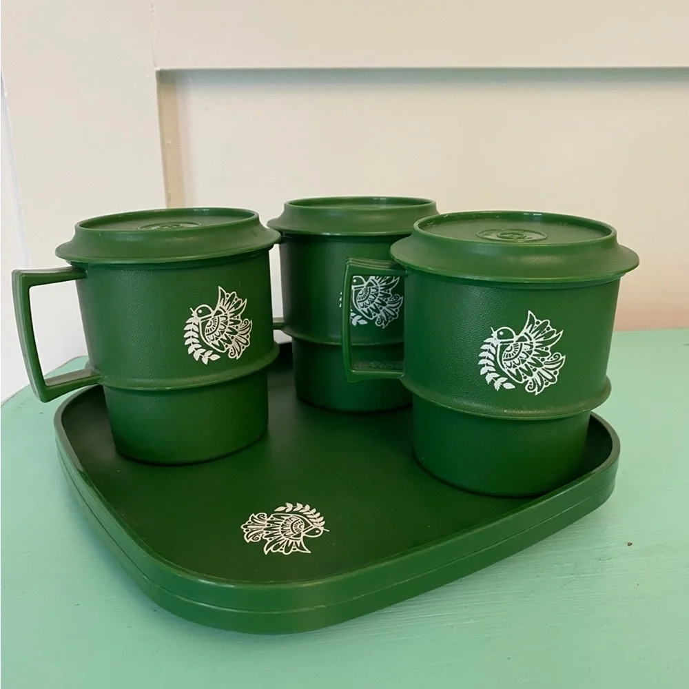 Set of 3 Green Tupperware Plastic Travel Mug With Lid and‎ two plates